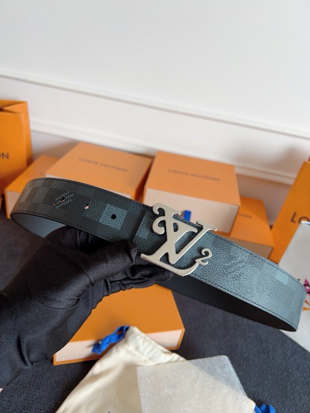 LOUIS VUITTON Dimension Belt-823